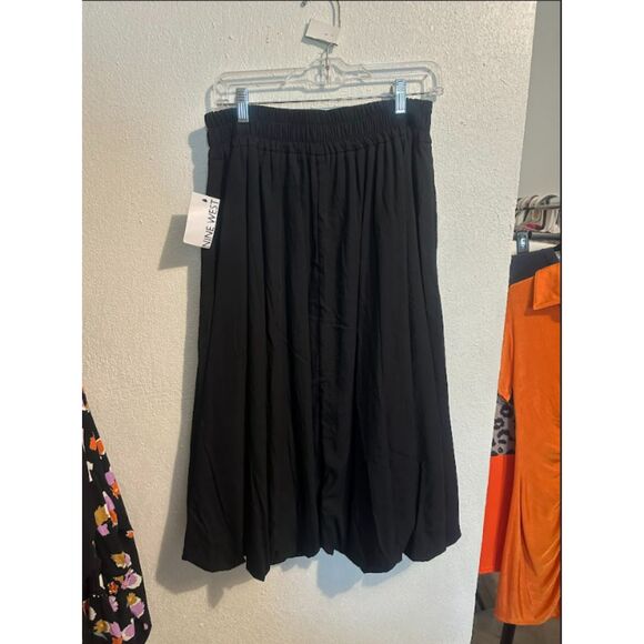 285 Nine West Black Midi Skirt • Flowy A-Line Elastic Waist • Classic Chic - Picture 2 of 4